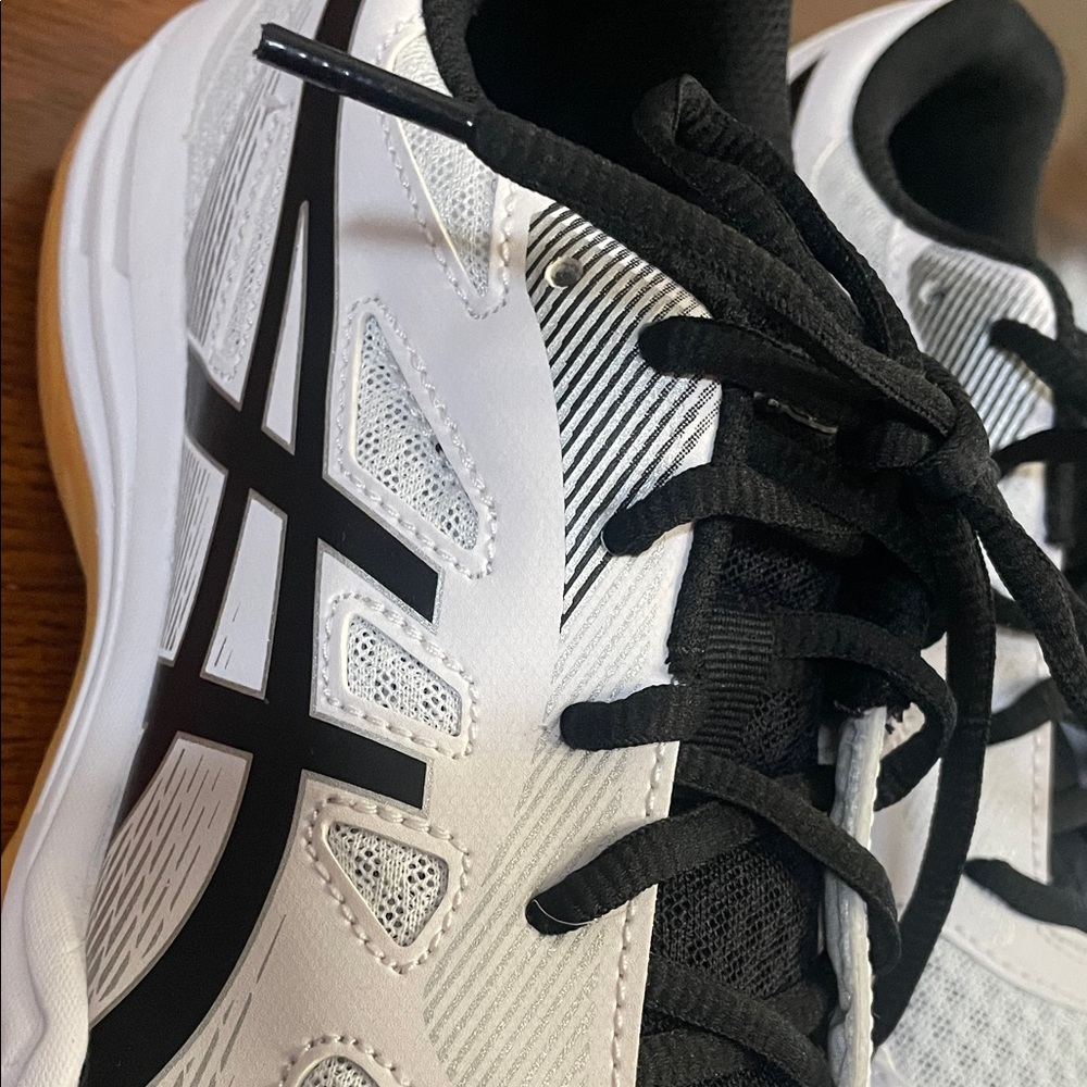 ASICS Upcourt 5 White and Black Athletic Shoes Mens Size 7 Women's Size 8 1/2 - Picture 9 of 11